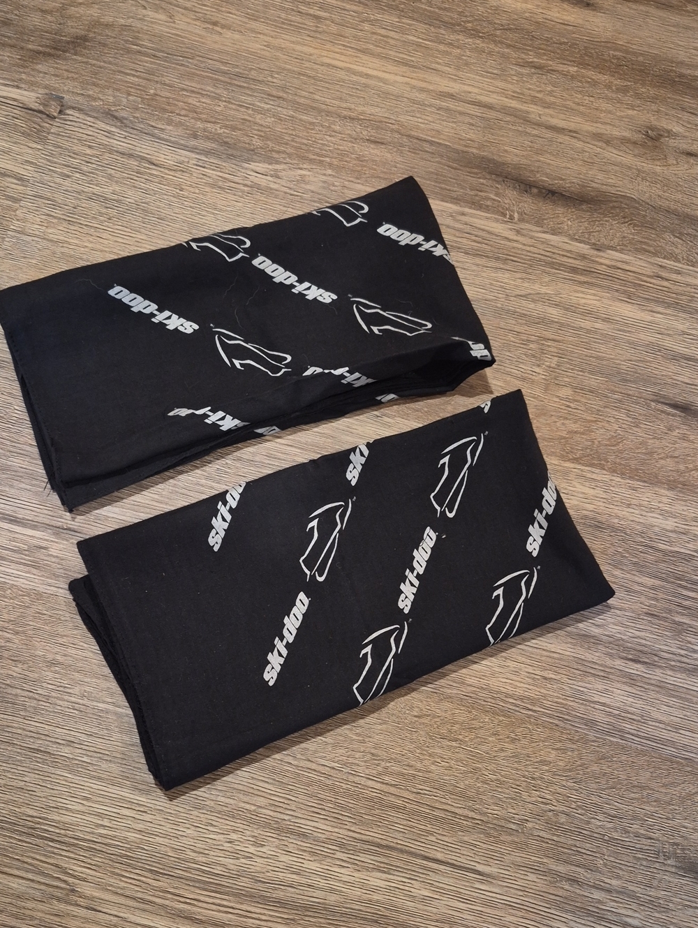 2 Skidoo Hankies.